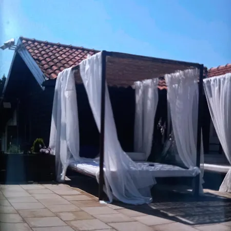 Kuca Sa Bazenom - Lavanda Estate